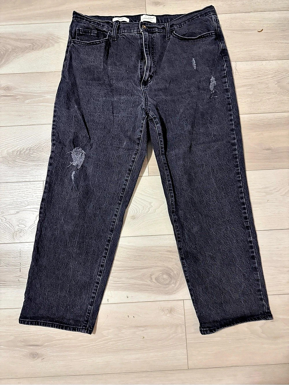 Universal Thread Vintage Straight Leg Jeans in Black